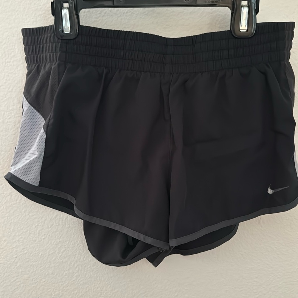 Nike Tempo Running Shorts size medium black and grey inner panty